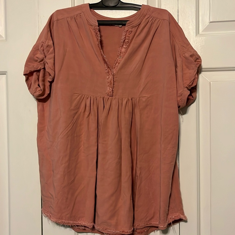 Easel pink top